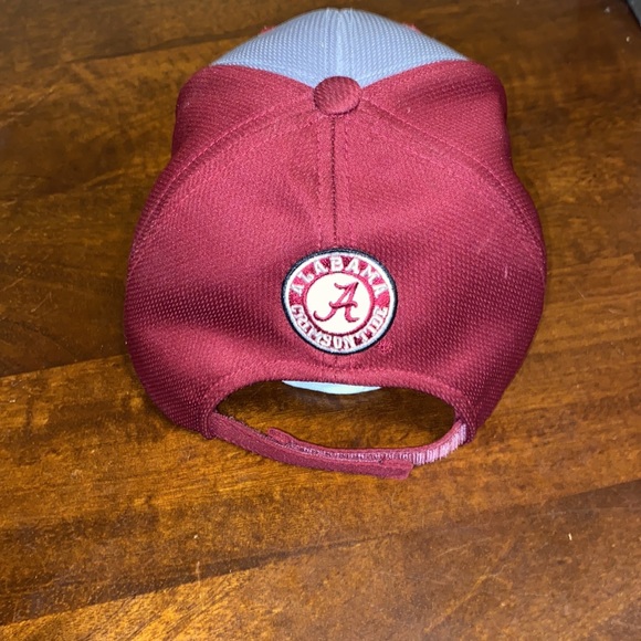 Men’s Collegiate Headwear - Picture 2 of 4